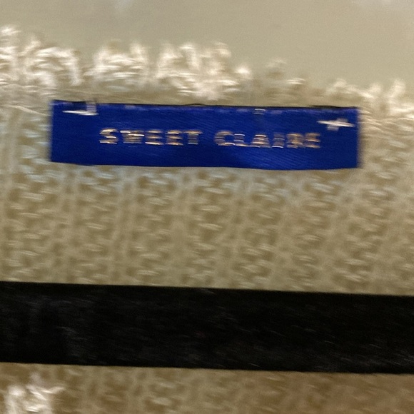 Sweet Claire size small women’s sweater - Picture 2 of 9